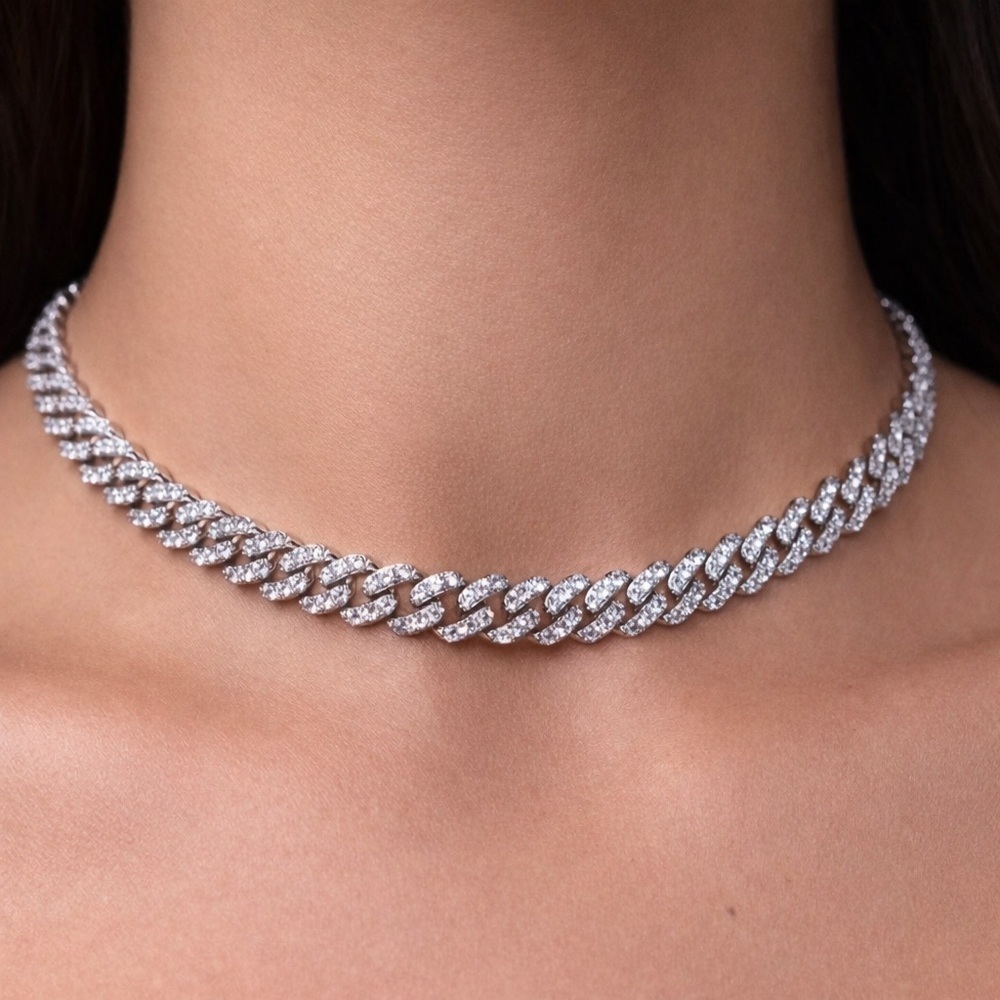 Elegant Silver Necklace - Picture 4 of 6